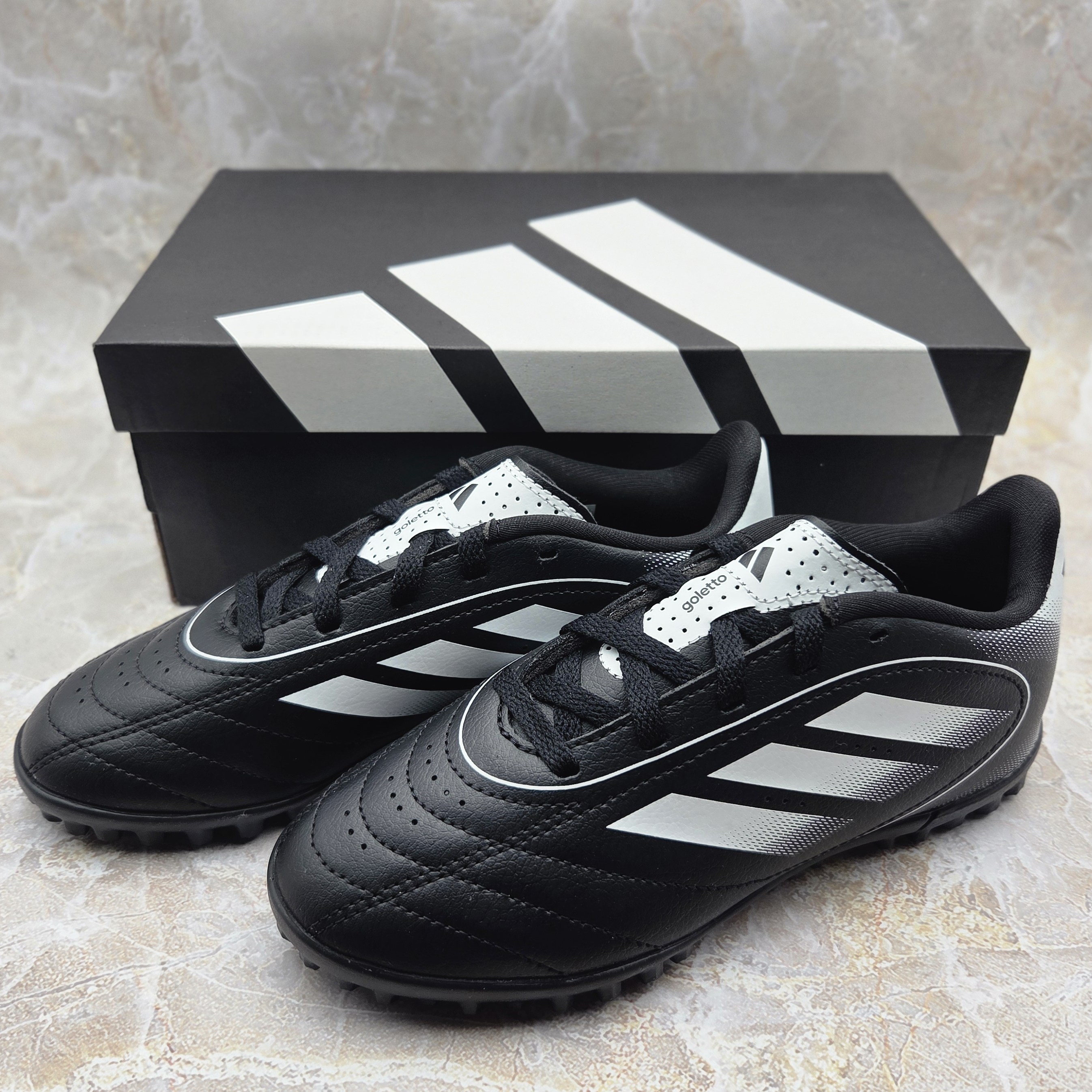 아디다스 주니어 풋살화 TF 인조잔디 훈련용 초등학생 축구화 46,800원