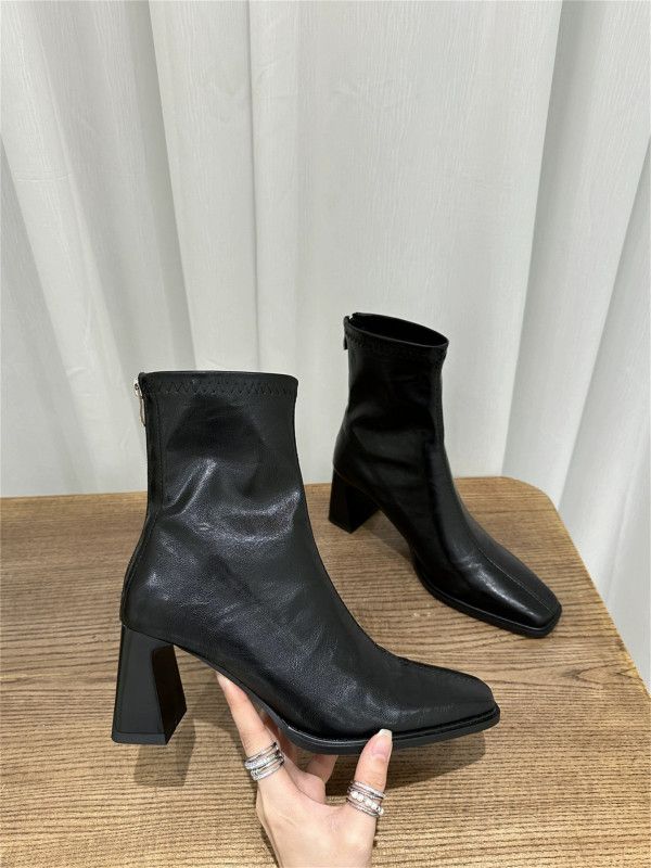 여성용 앵클 부츠 부드러운 가죽 소재 디자인 발편한 착용감 캐주얼 패션 가을 겨울용 스타일링 하이힐 34,400원