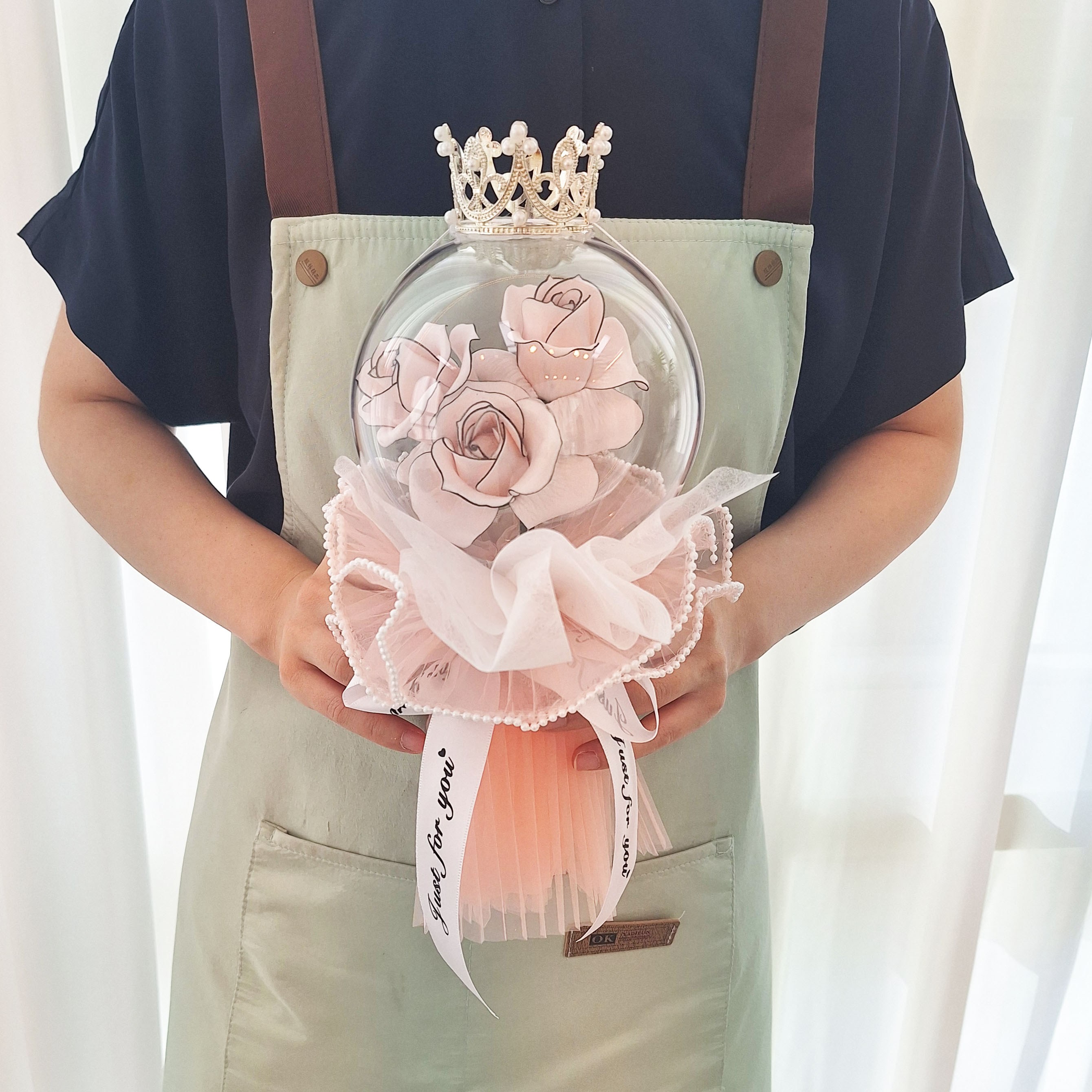 앨리스 아크릴 풍선 장미 비누꽃다발 학예회 발표회 졸업식 (왕관+비누꽃+쇼핑백 포함), 1개, (미니)핑크로즈 29,600원