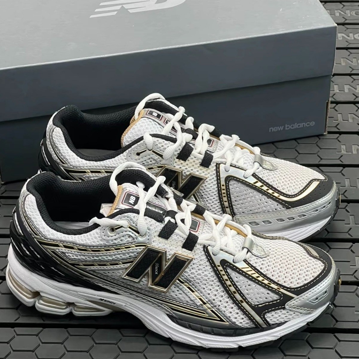 뉴발란스 운동화 1906 실버 골드 데일리 스니커즈 키높이 런닝화 편한신발 러닝화 189,900원