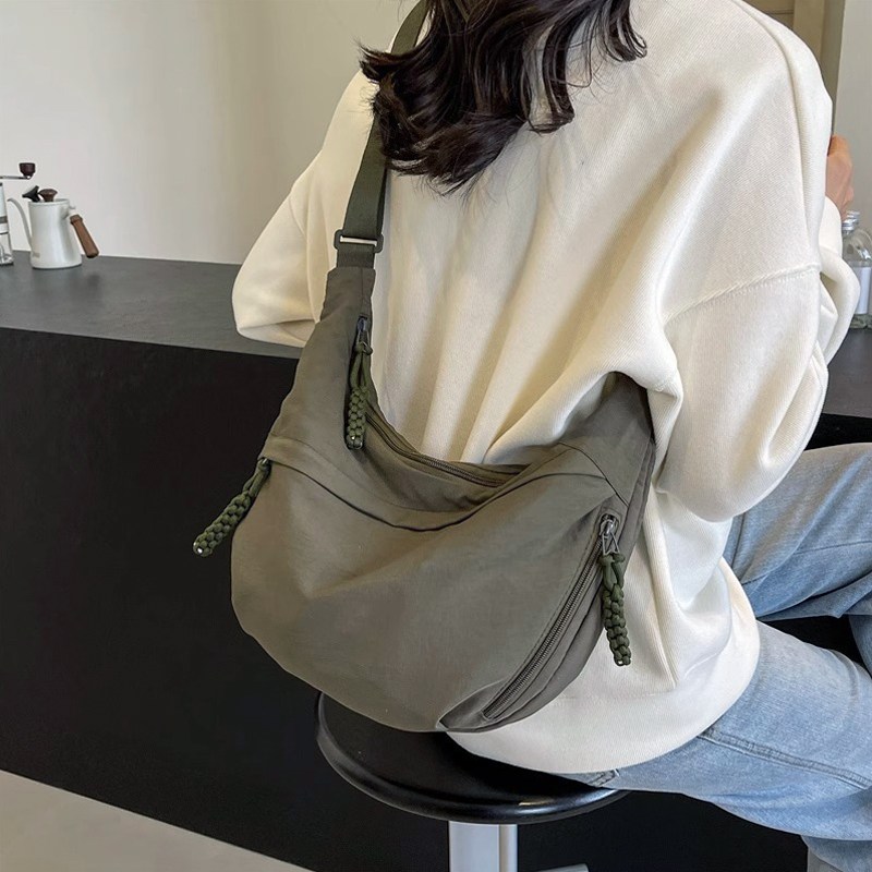 허블리 가벼운 반달백 크로스백 크로와상 가방 10,000원