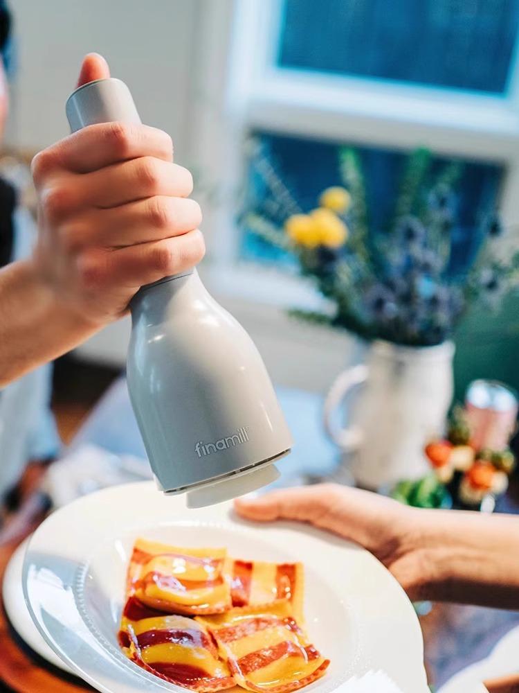 파이나밀 그라인더 2세대 USB충전식 8P풀세트 8종색상 PEPPERCORN 컨테이너 40,500원