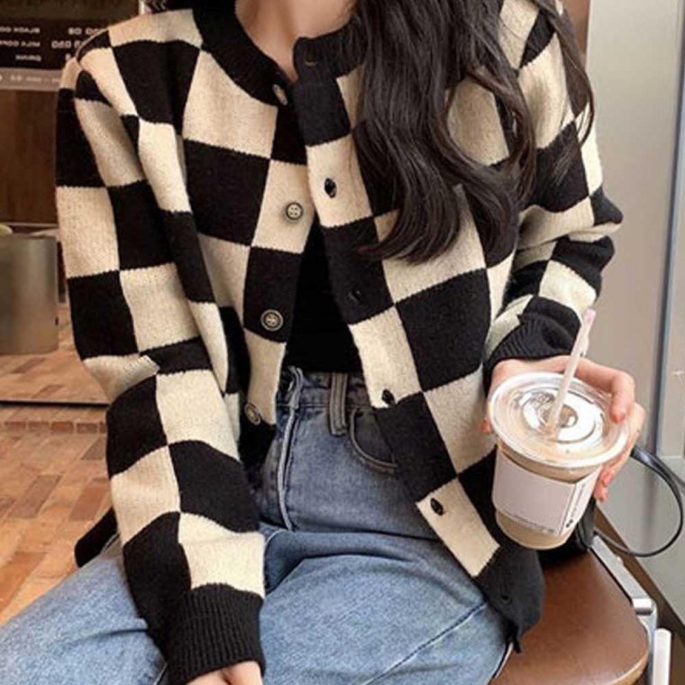여자 데이트 룩 간절기 봄 가을 체크 가디건 코디 여성니트가디건코디 45,930원
