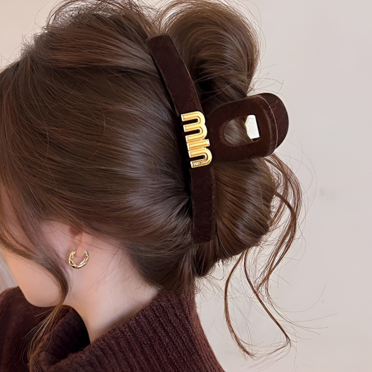 COCOMONSTER 프리미엄 골드 벨벳 올림머리 헤어 집게핀 반머리 집게핀 13cm 18,000원