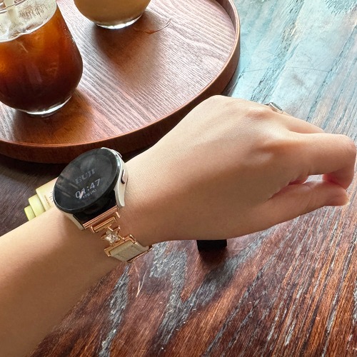 갤럭시워치 여성 시계줄 스타 가죽 별 감성 삼성워치밴드 8 7 6 5 4  FE 프로 액티브 클래식 24,900원