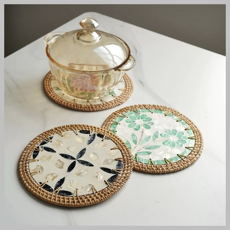 패턴시스템 핸드메이드 라탄 원형 트레이 코스터 감성 인테리어 선물용20cm 2개, 2개, 색상랜덤 19,800원