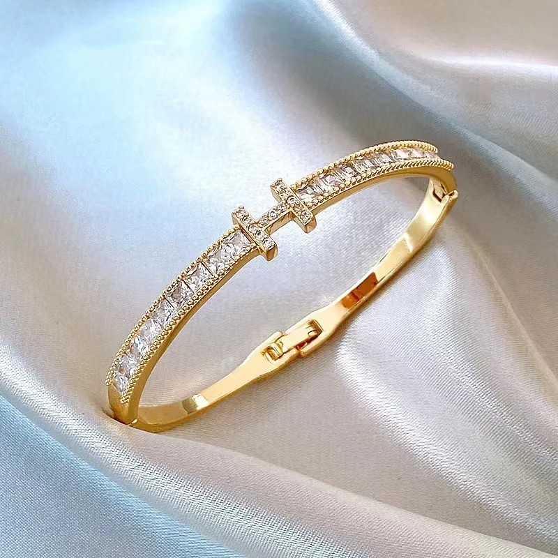 NovaLov 14K 도금 여성팔찌 큐빅 심플 링 원터치 패션 뱅글 팔찌 37,900원