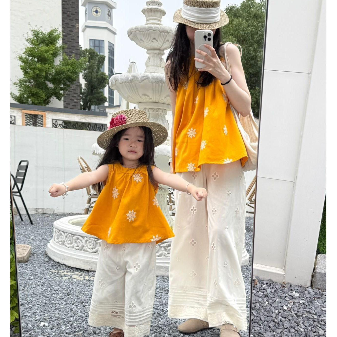 라움리에 엄마랑 딸 커플 모녀룩 개나리 펀칭 블라우스 바지 상하 세트 39,900원
