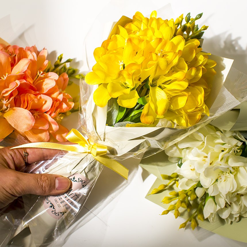 둔떼 프리지아 조화 꽃다발, 1개 16,800원