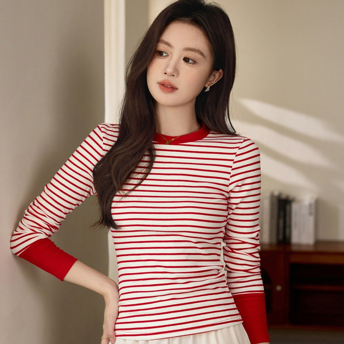 엘에프제트 여성 스트라이프 소매배색 라운드 긴팔티 24571 21,900원