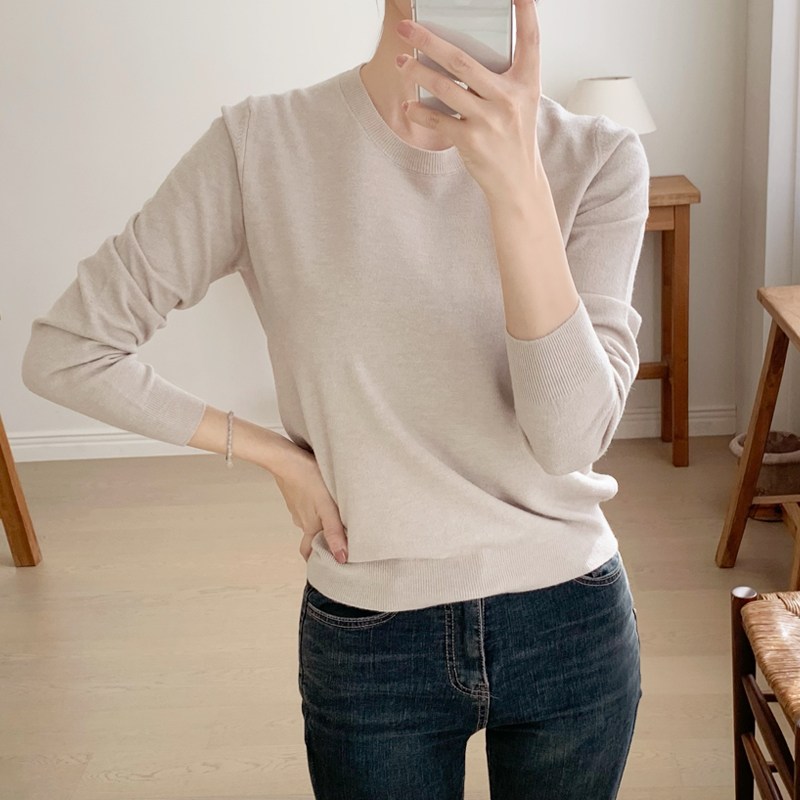 허블리 여성 부드러운 베이직 라운드넥 긴팔 니트티 15,000원