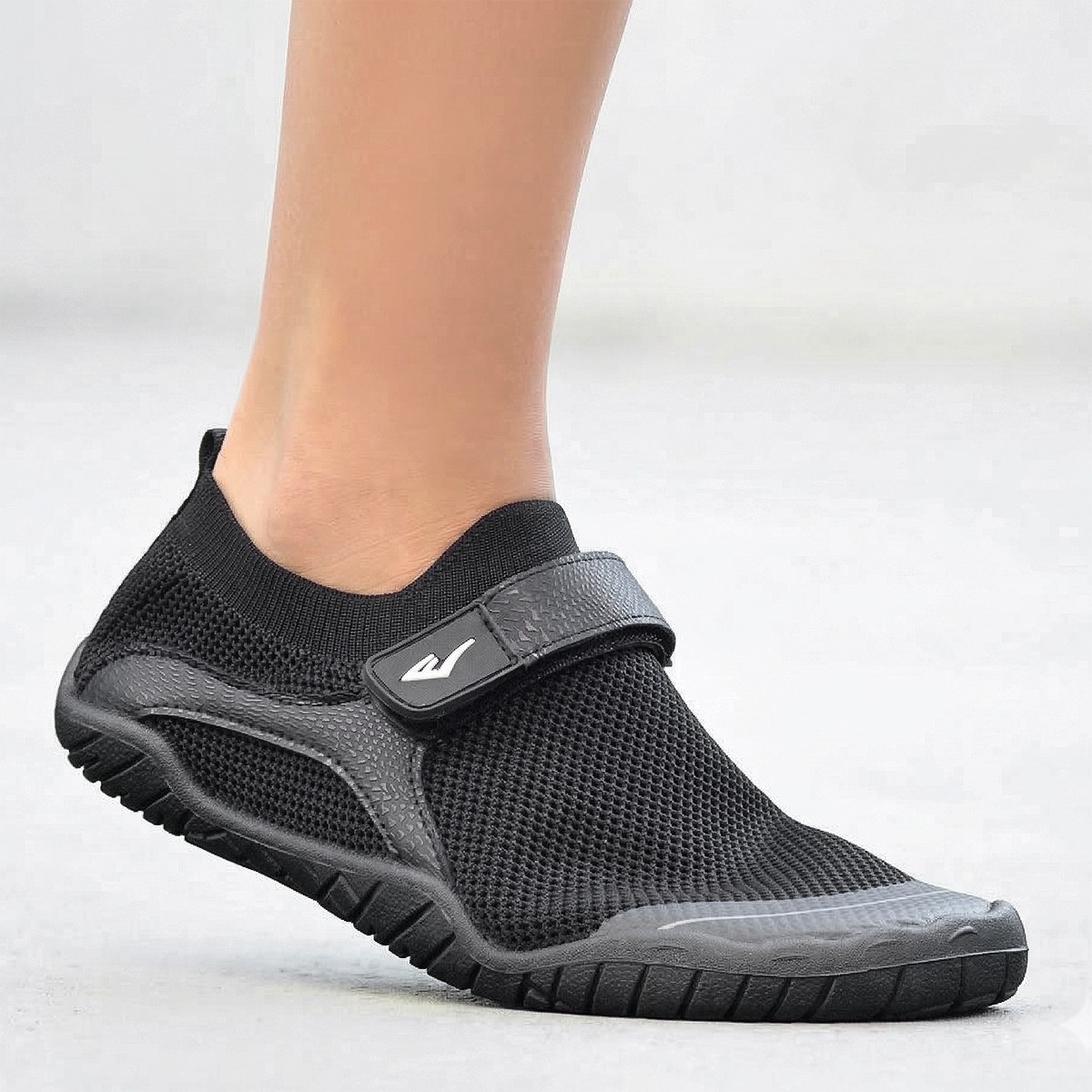 에버라스트 벨크로 스트랩 밴딩 메쉬 아쿠아 슈즈 여성 남성 발편한 워터슈즈 경량 헬스장 운동화 계곡 물놀이 삭스 여름 신발 워터파크 신발 워터파크슈즈 29,500원