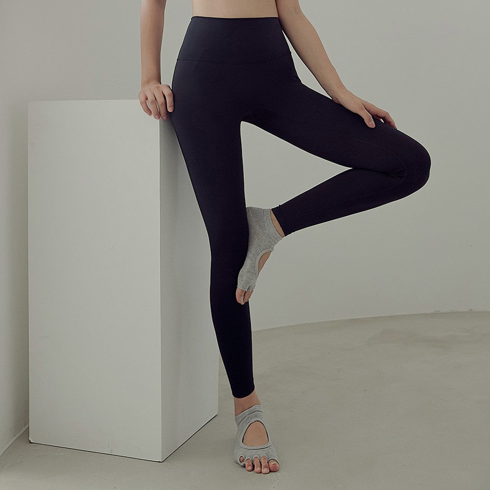 [콘치웨어] 여성용 에어라이트 3D 9부 레깅스 필라테스 요가 29,900원