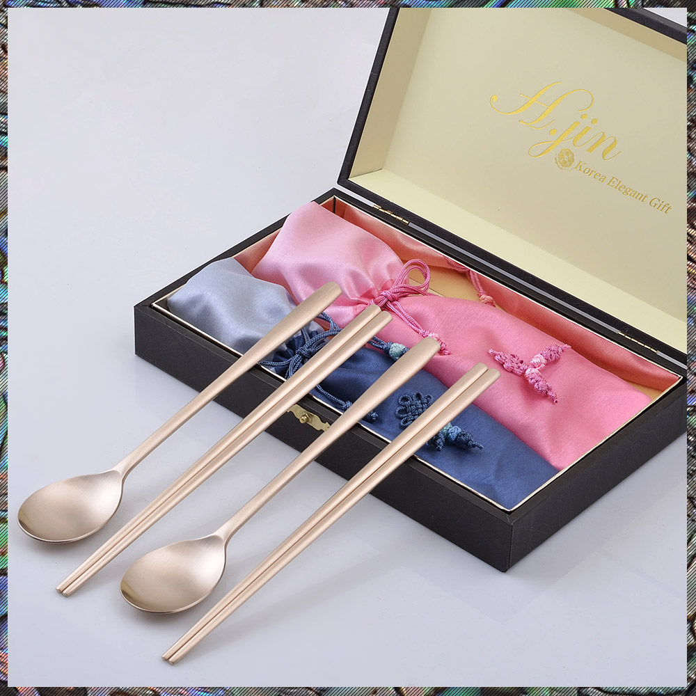 [H.jin 상감 궁중 유기수저세트] 외국인선물 해외바이어기념품 회사기업방문손님선물 단체선물 추석선물세트 직원선물 놋수저 방짜유기, 단일색상, 단일상품, 1개 78,000원