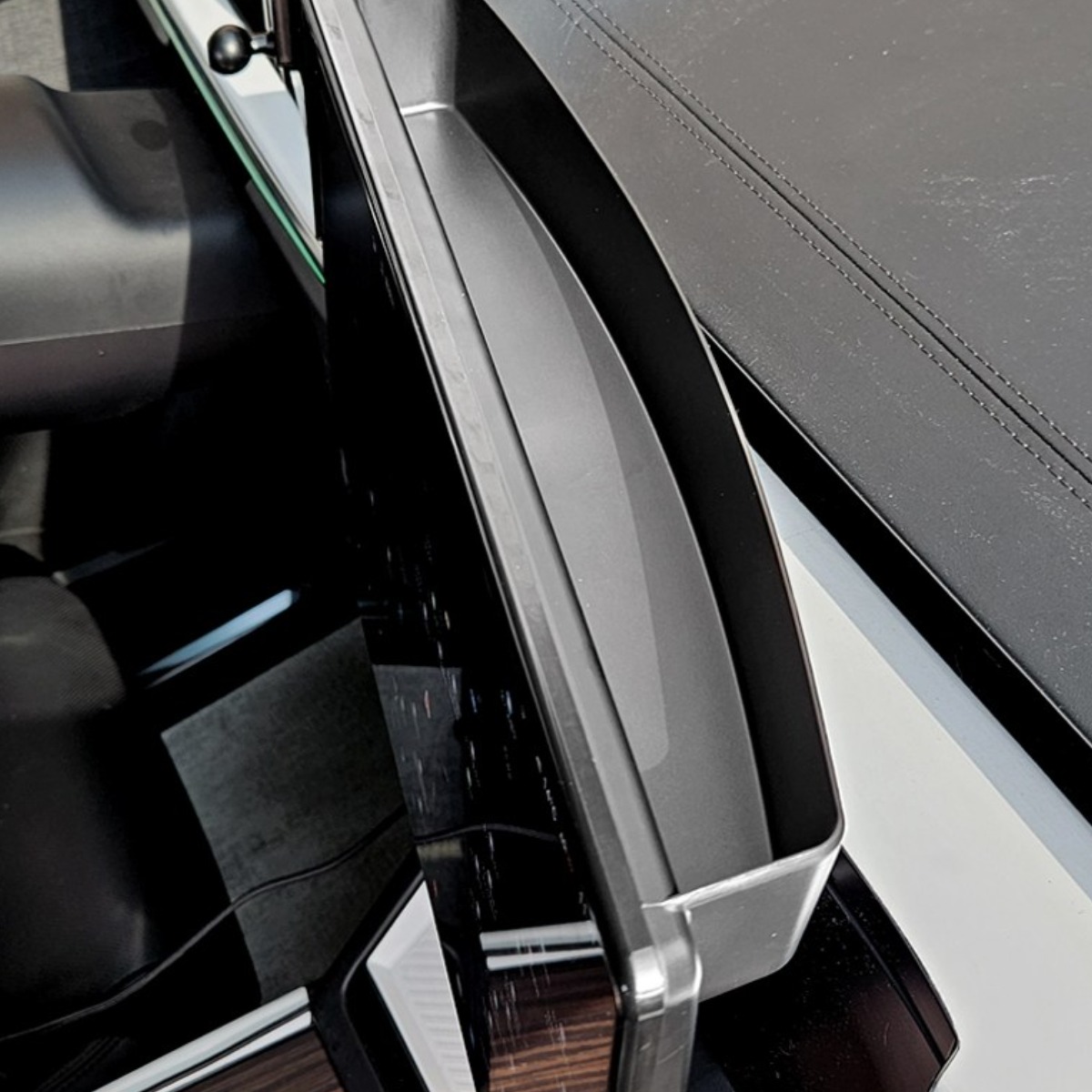 벤비아믹스 테슬라 모델S 모델X 모니터 일체형 휴대폰 거치대 수납함 3D 리프레쉬용 23년~ 00827, 블랙, 1개 11,500원