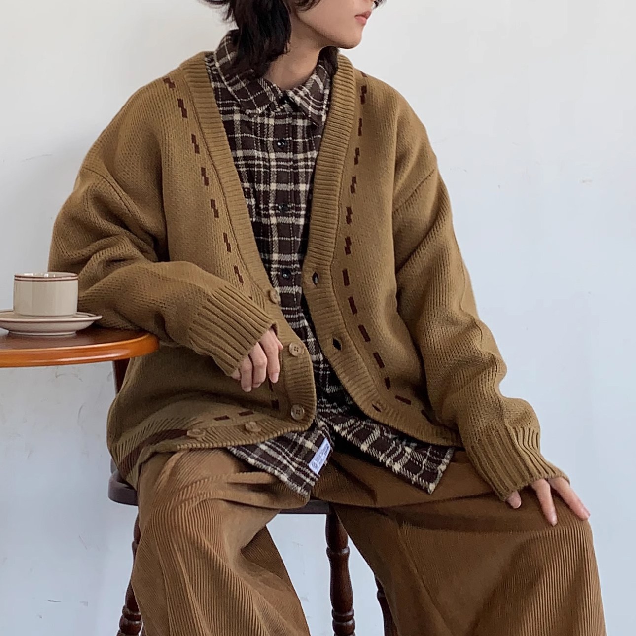 킹앤조이 싸이퍼 루즈핏 브이넥 스티치 니트 가디건 92,800원