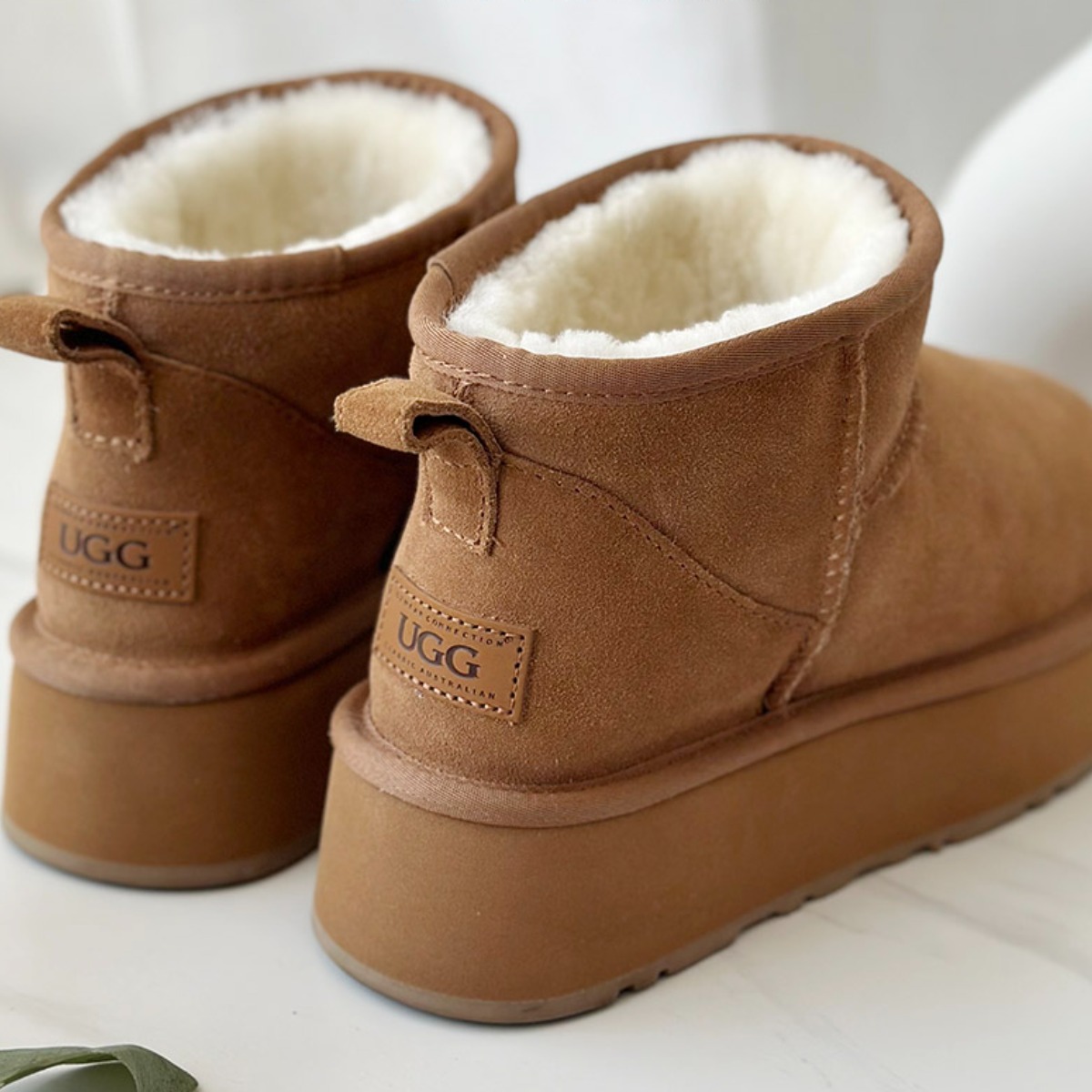 재고보유 바로출고오즈웨어 니트로고 플랫폼 울트라 미니 어그부츠 4CM OB658PL[쿠팡 호주원] 114,300원