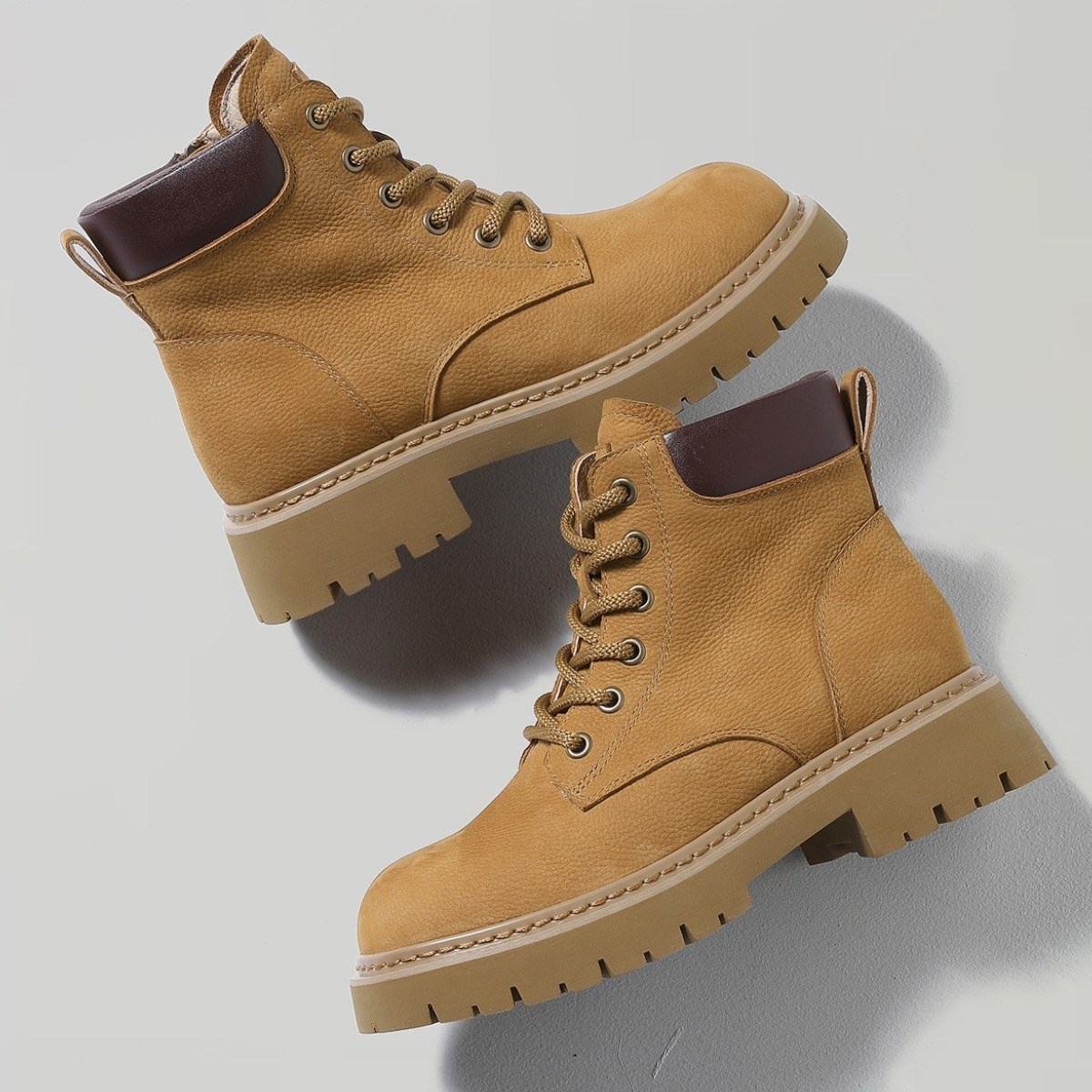 DESAI 레트로 패션 두꺼운 바닥 마틴 부츠 작은 캐주얼 여성 아웃 도어 하이킹 대황 95,500원