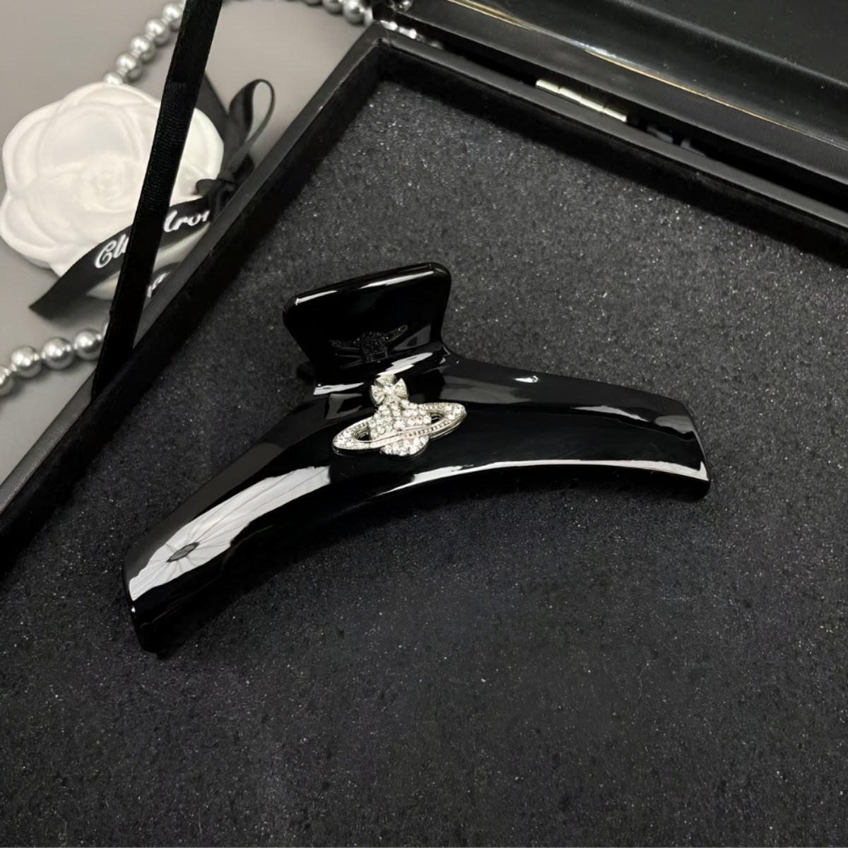 COCOMONSTER 프리미엄 큐빅 삼각 올림머리 헤어 집게핀 반머리 집게핀 11cm 23,000원