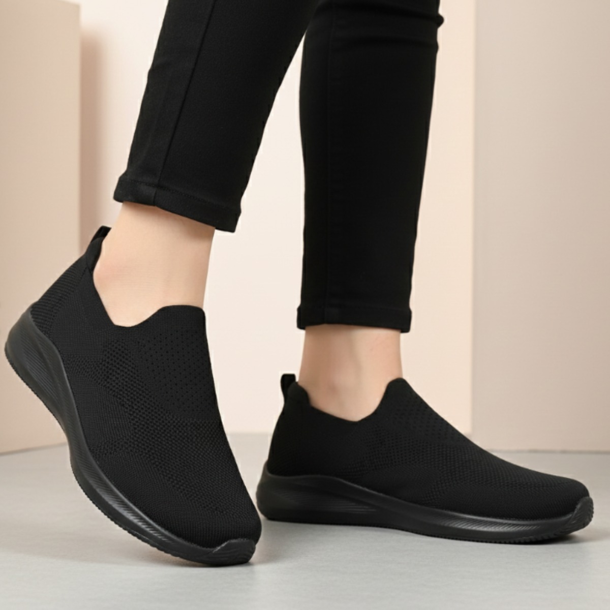 월드컵 남 여 초경량 논슬립 NEW 발 볼 편한 가볍고 쿠션좋은 폭신폭신한 슬립온 59,990원