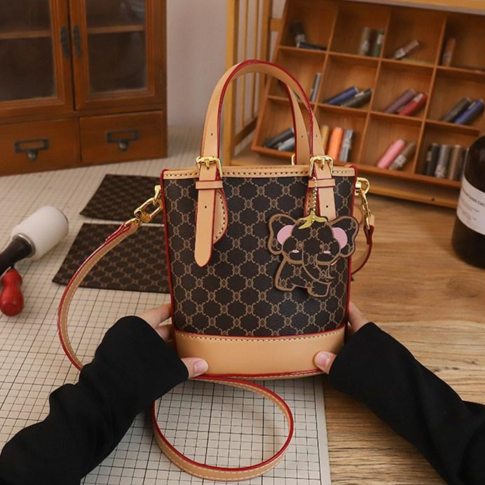 국내배송 탑씨유 가죽공예 DIY 키트 가죽가방 만들기 패키지 직접 만드는 코끼리 참장식 버킷백, 딥브라운, 1세트 23,500원