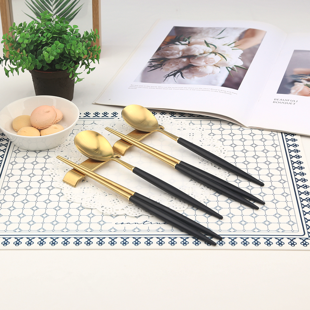 보겐 에펠 골드 수저 + 받침 2인 세트 50,500원