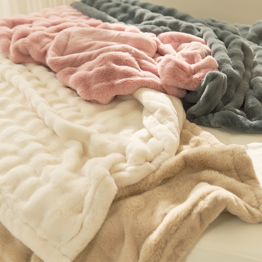 더베딩샵 토끼털 에코퍼 극세사 담요 블랭킷 마이크로화이바 겨울 이불 Q 69,900원