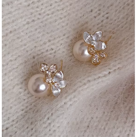 Lunire 여성 딤플 진주 귀걸이입니다 달빛 진주 귀걸이 발암물질이 없고, 퇴색되지 않습니다 77,000원