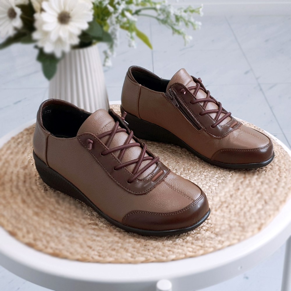 비비루 소가죽 발편한 여자 컴포트화 4cm 통굽신발 중년신발 42,800원