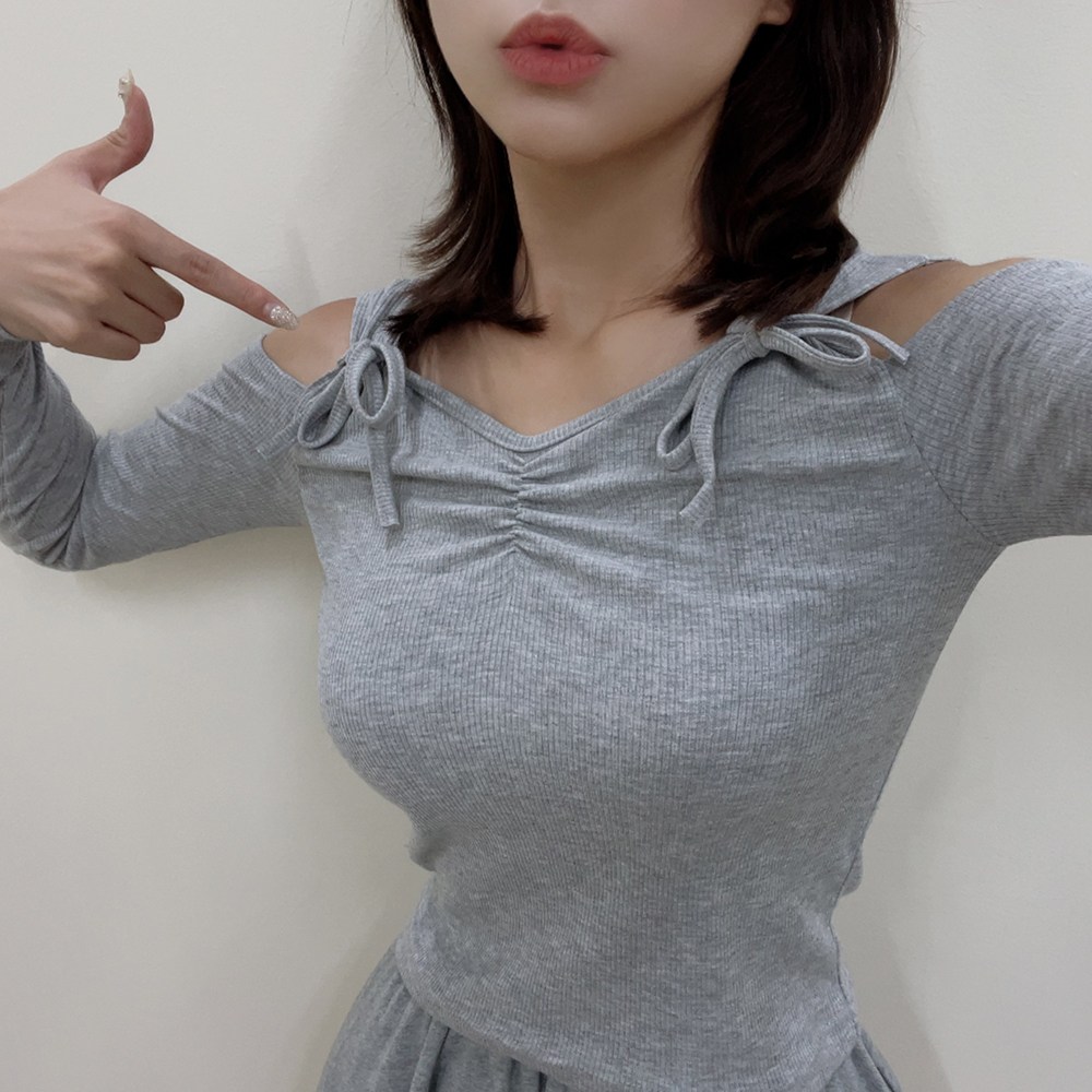 VANANA2 [국내제작] 긴팔 브이넥 여성 유니크 리본끈 반숄더 양옆절개 어깨트임 골지 셔링티셔츠 17,670원