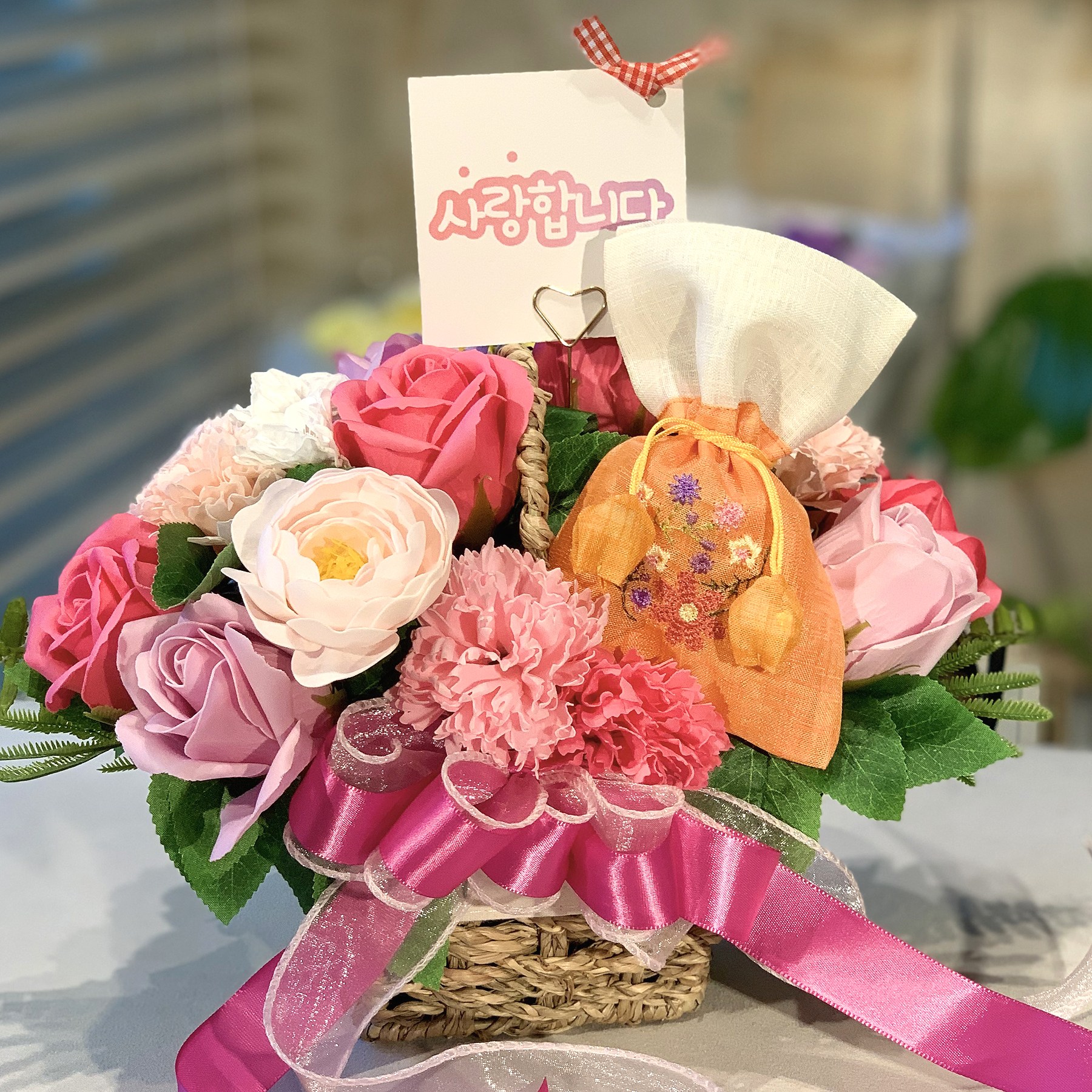 용돈꽃바구니 핑크(소) 복주머니 비누꽃다발 어버이날 부모님생신 돌잔치 개업식꽃바구니 38,700원