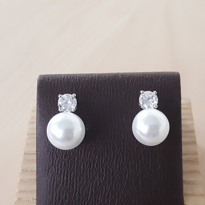 아름쥬얼리 심플 큐빅 point 진주귀걸이 혼주  나사클립형 10미리 심플 9,700원