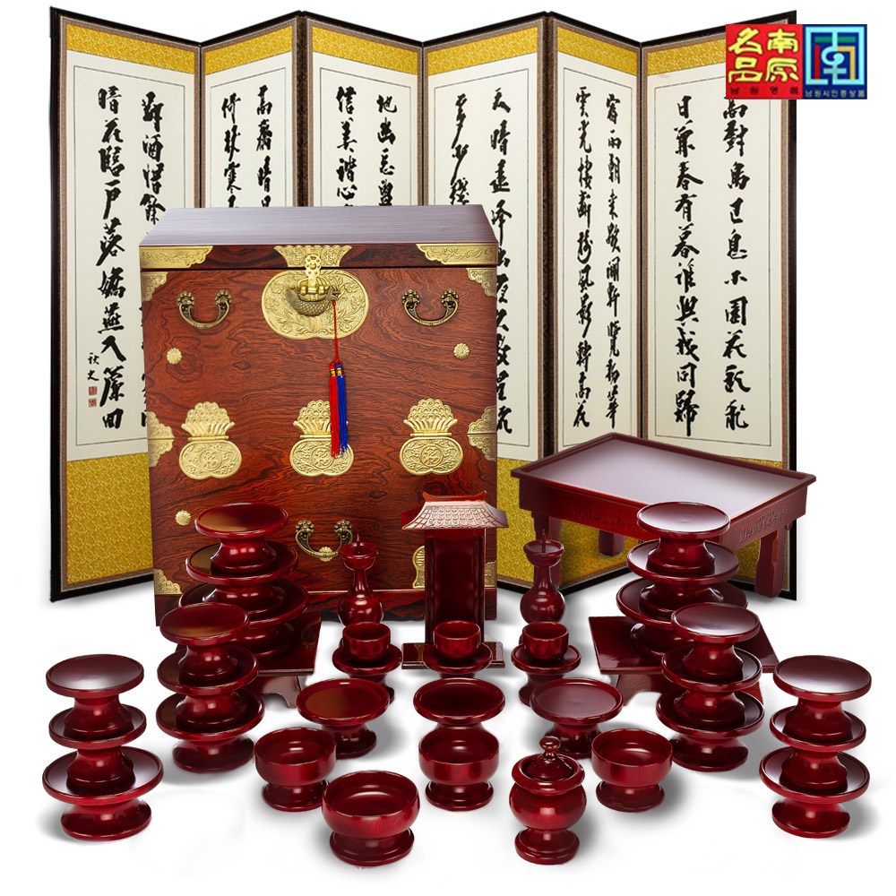 춘향골 남원목기 물푸레 제기 37p + 오동함 (+향로상) 추사 산수화 6폭병풍, 1개, 접시18,나물접시3,술잔3,잔대3,탕기3,식혜그릇1,향로1,촛대2,어틀1,편틀1,지방틀1,오동함1,6폭병풍,향로상 590,000원