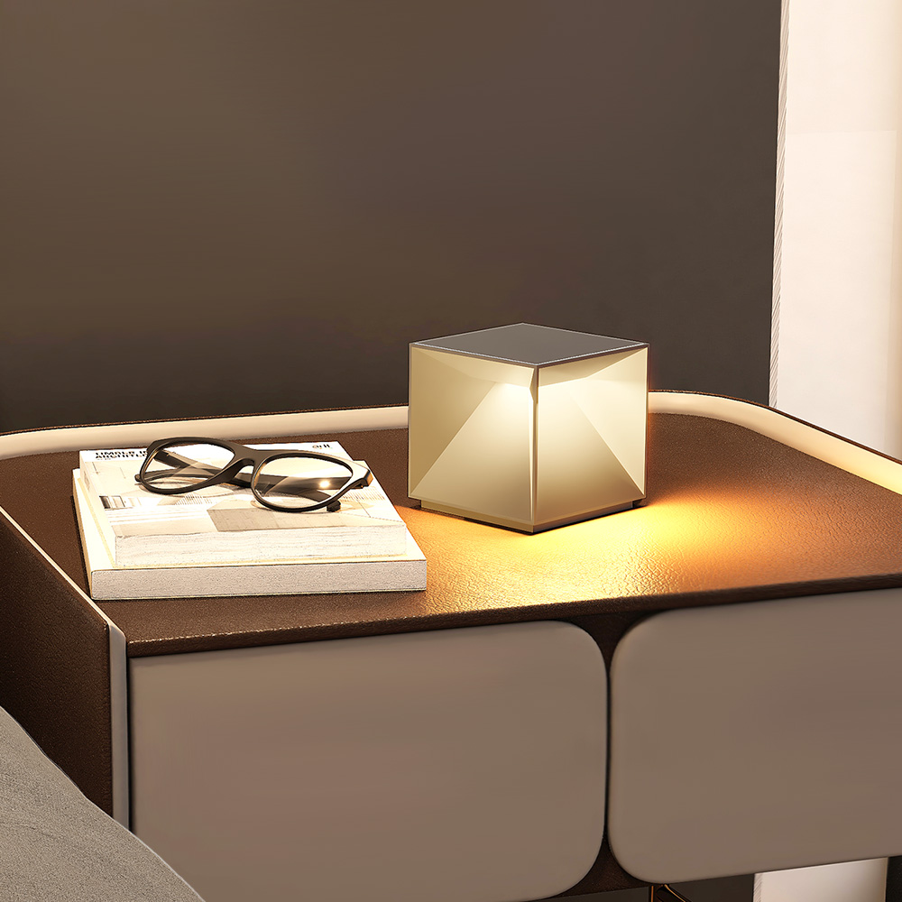 UBIQUA CUBOX 유비콰 무드등 인테리어 조명 LED 충전식 포터블 테이블 램프 디밍 145,000원