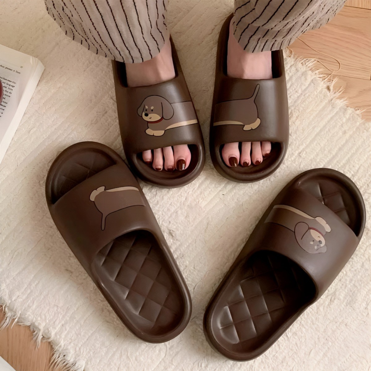푹신한 슬리퍼 남녀공용 커플 실내화 닥스훈트 캐릭터, 2개, 브라운(36-37) 19,800원