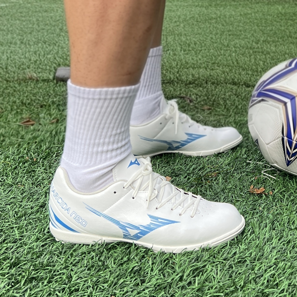 미즈노 모나르시다 네오 살라 클럽 TF 와이드핏 풋살화 남성 여성 화이트 블루 발볼넓은 축구화 인조 천연 잔디 89,900원