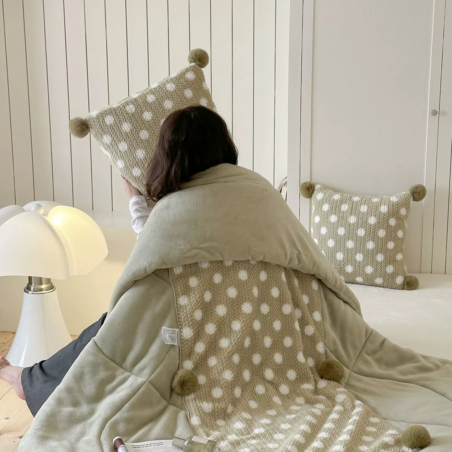 빅무드 폼폼 2in1 쿠션 담요 이불 접이식 차량용 캠핑 소파쿠션 26,900원