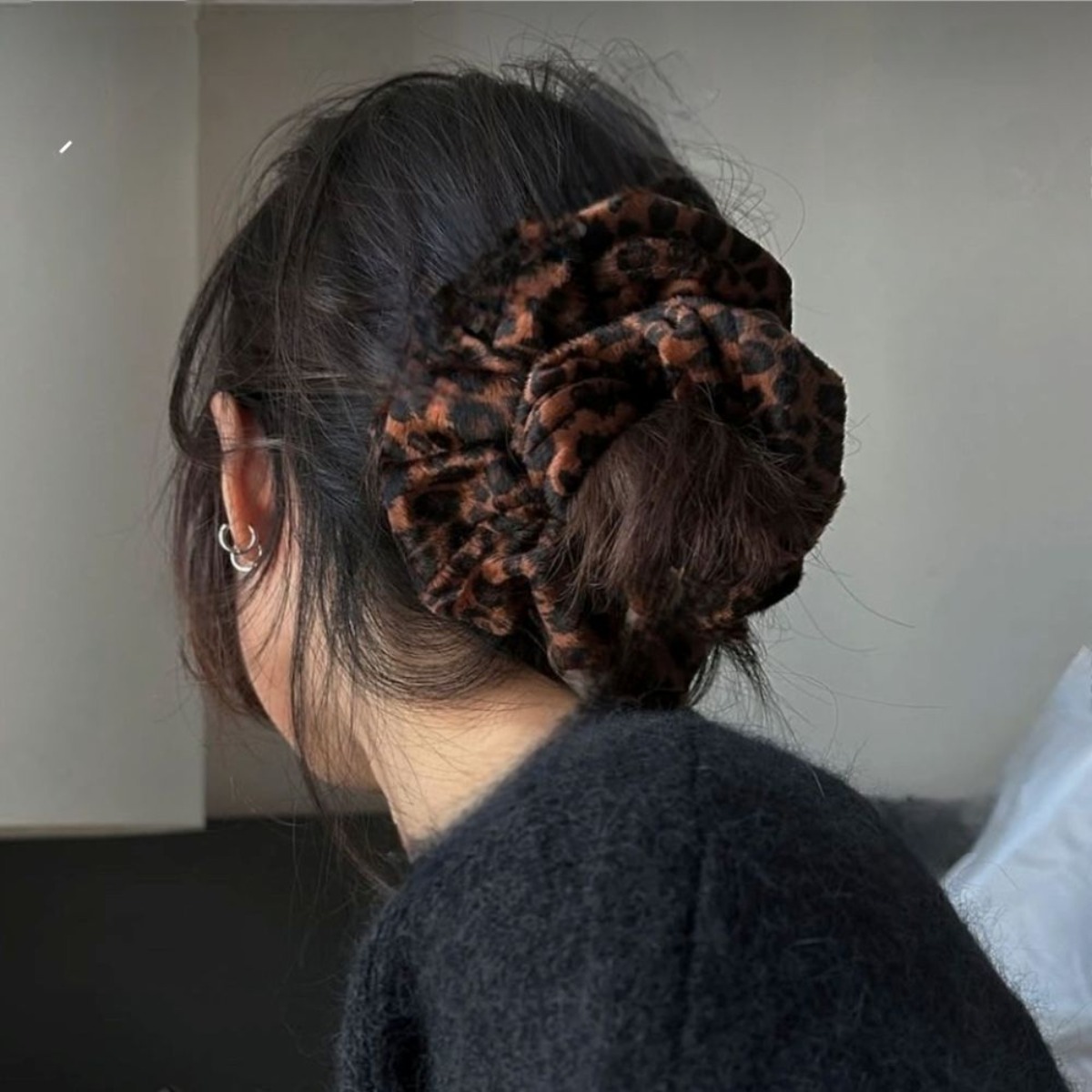 [25인기상품] 고급 호피 곱창밴드 레오파드 스웨이드 핸드메이드 헤어슈슈 스크런치 BECKY STORE 18,900원