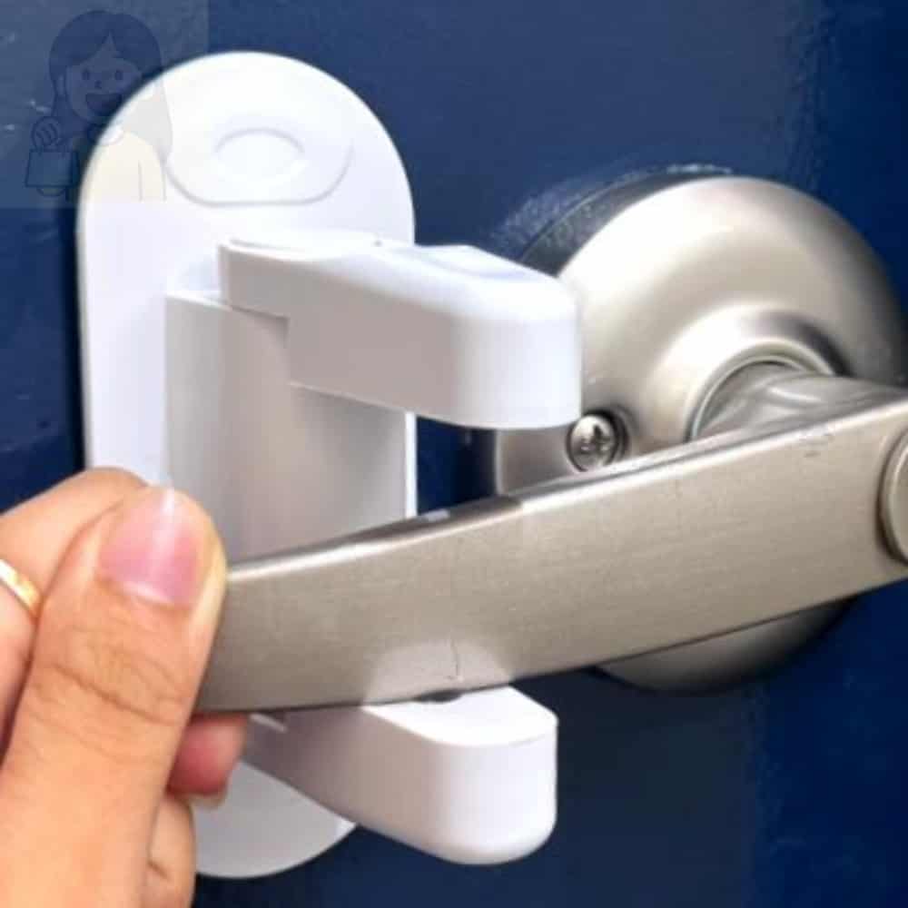 현관문 막대형 안전고리 걸쇠걸이 잠금장치 이중잠금 방범용품 문걸쇠 빗장걸이 3,000원