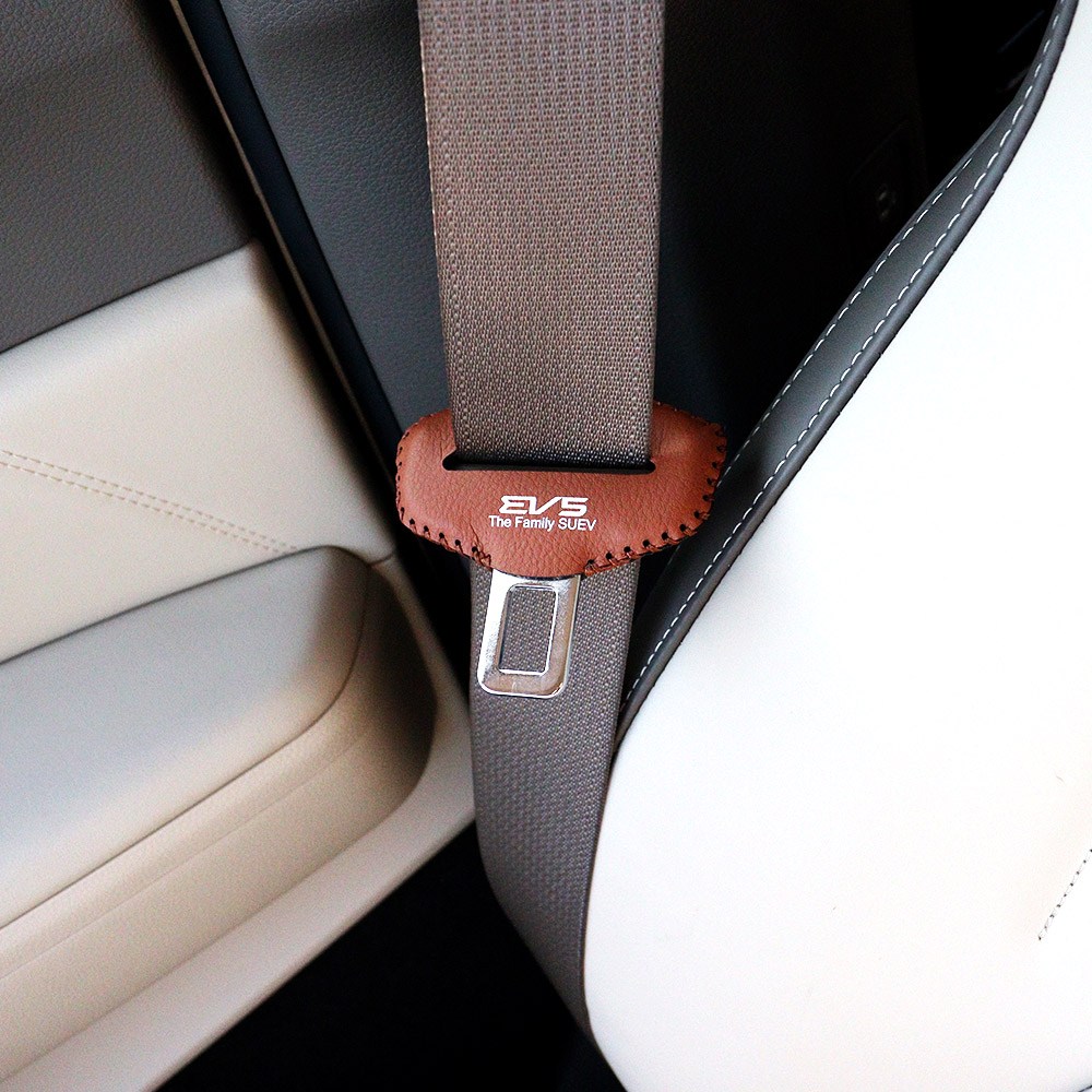 [비브랜드](와이앤유)실내 안전벨트 충격 소음방지 가죽 클립 커버 로고 포인트 악세사리 차량용품 EV5 호환, 라이트브라운 8,000원