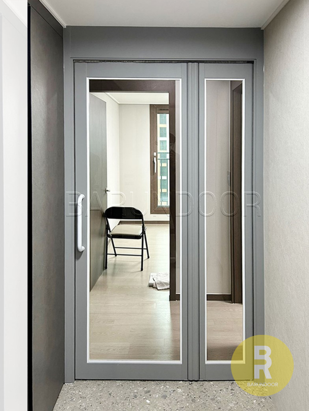 27번 폴딩스윙중문 연그레이 투명강화유리 // 현관중문,시공비포함,소음차단,반려견안전,맞춤제작,아파트빌라중문 910,000원