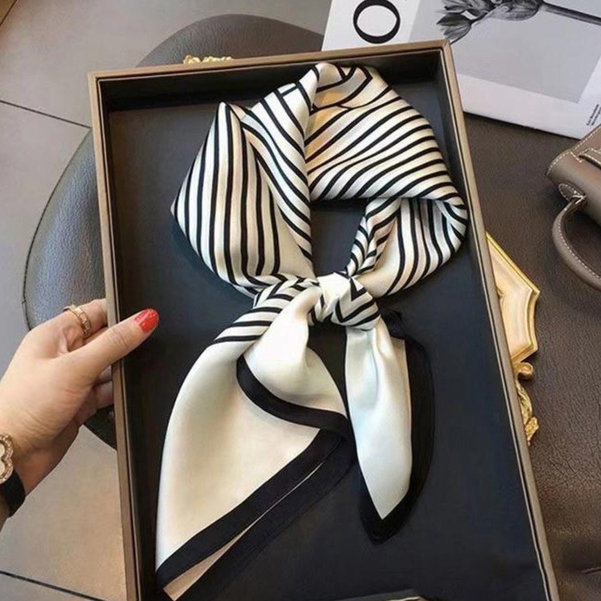 루로아 프리미엄 선물용 고급 스카프 20,000원