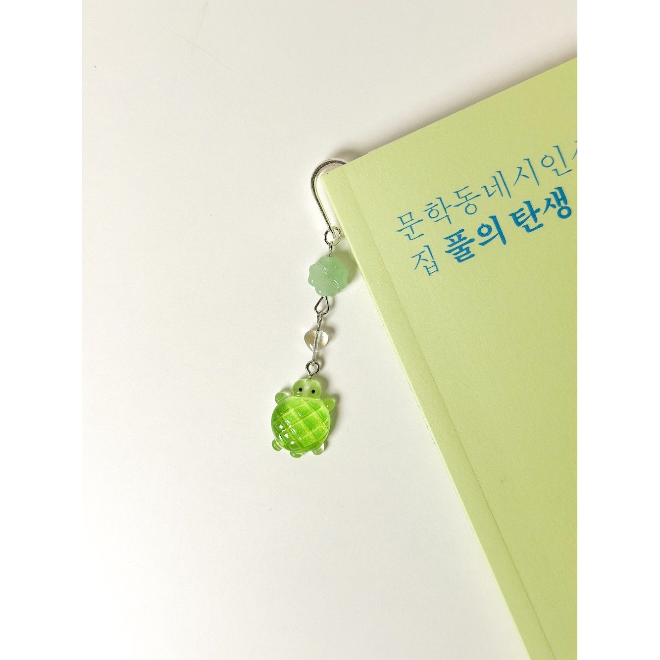 엘에떼 행운 거북이 비즈책갈피 북마크 독서용품 끈갈피, 1개, 연두 9,900원