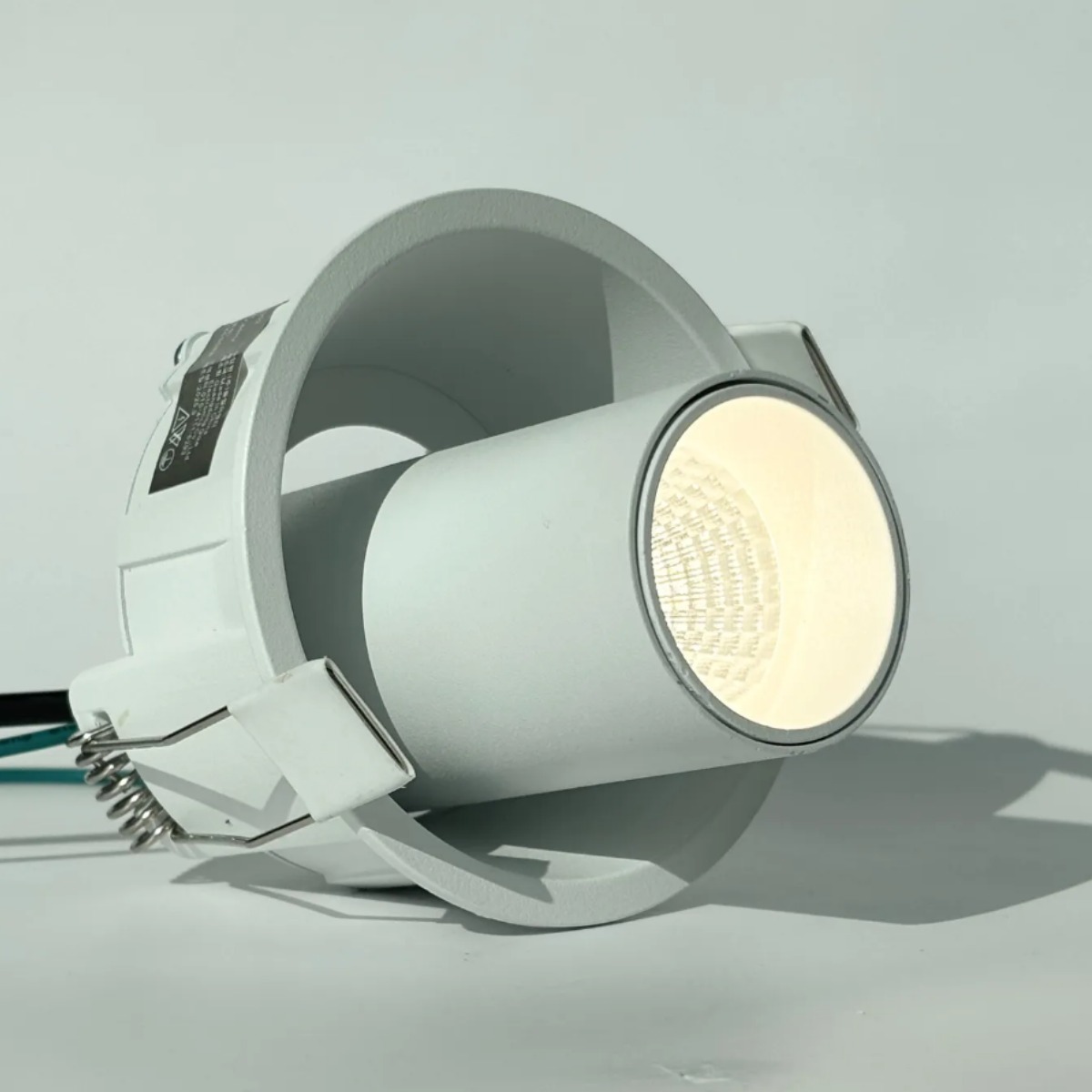 쓰리온 발명특허 LED 3인치 COB 원통형 매입등 8W 75mm 66,000원