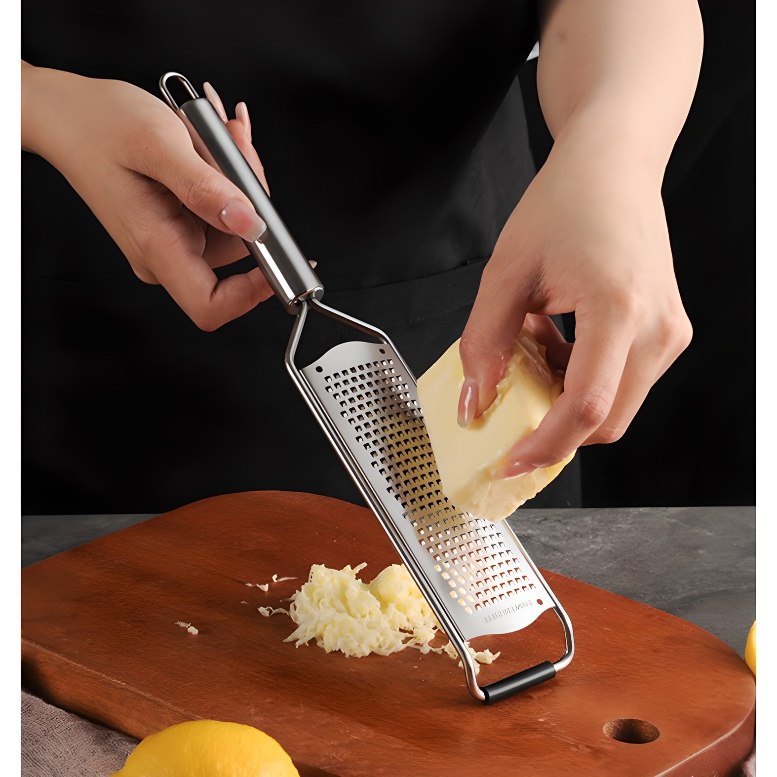 생활콕 쉐프들이 추천하는 2in1 치즈그라인더 치즈 그레이터 8,700원