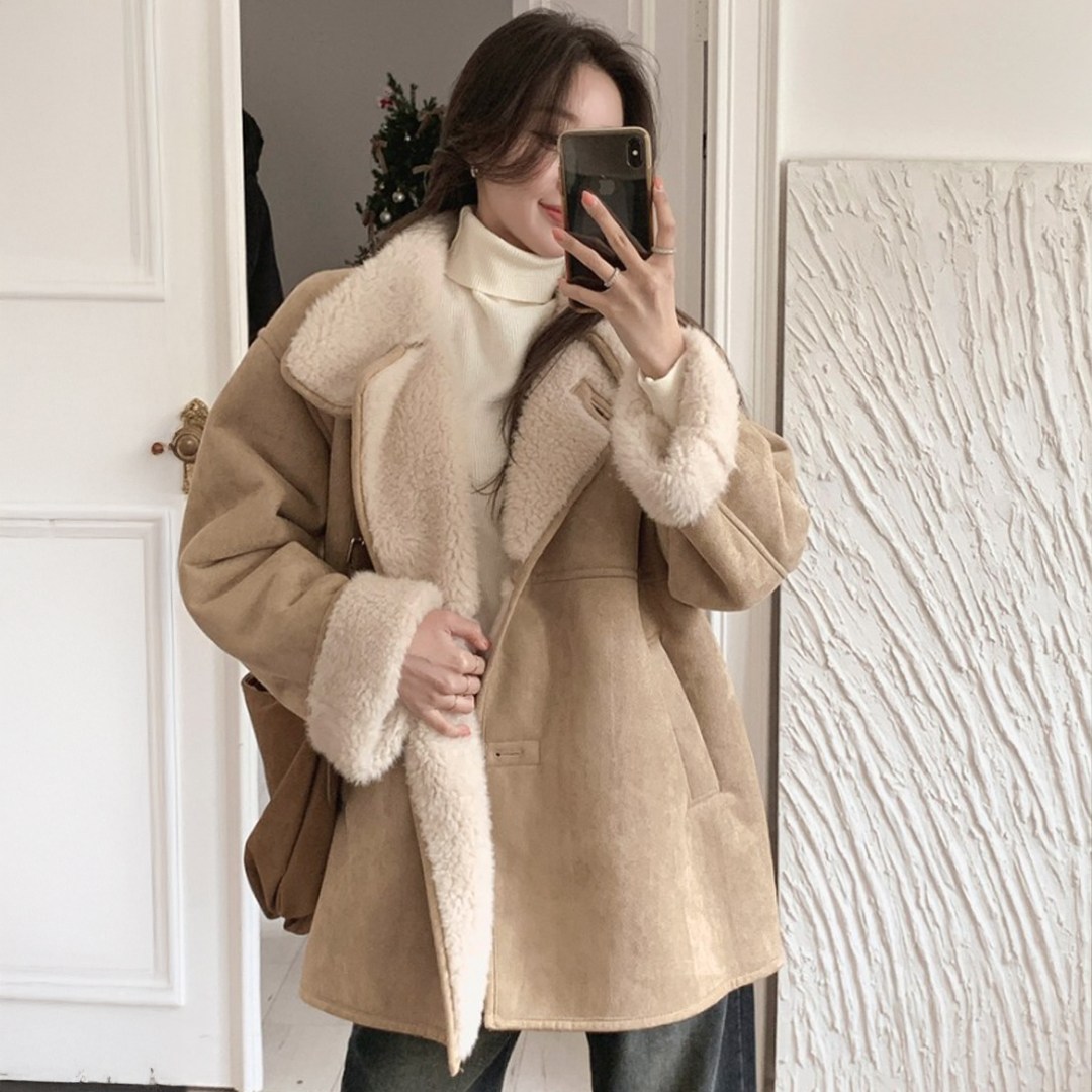 떳다그녀 몽테뉴 스웨이드 뽀글이 카라 털합포 겨울 차이나넥 하프 코트 양털 자켓 오버핏 덤블 무스탕 81,800원