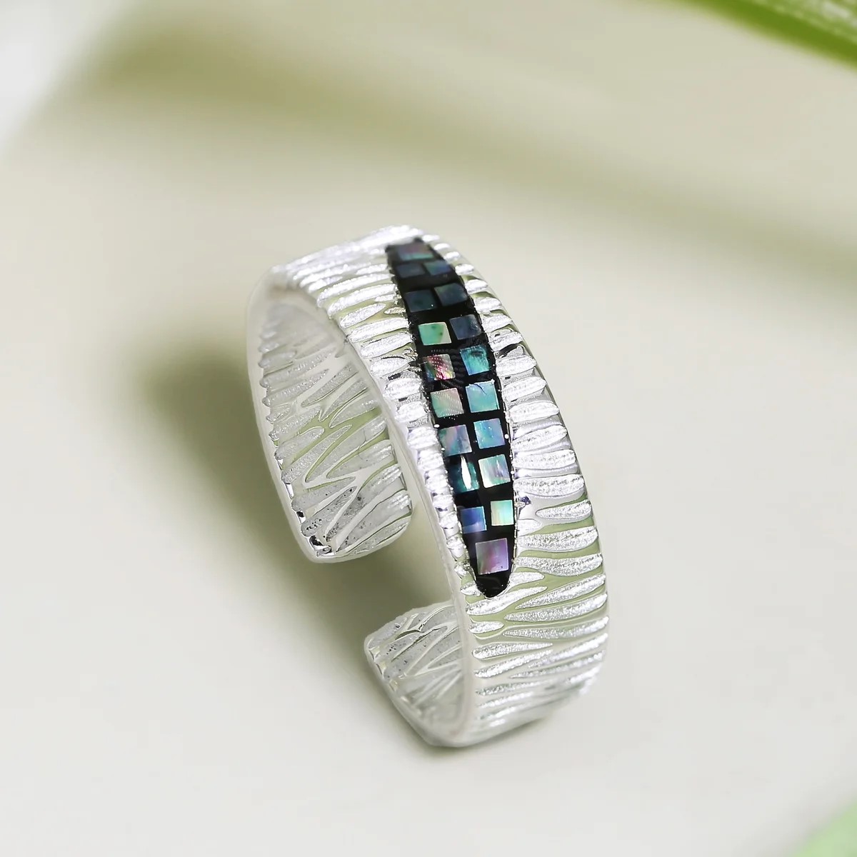 리즈타라 순은 천연자개 화이트 실버 링클 반지 / 925실버 남녀공용 커플링 67,800원