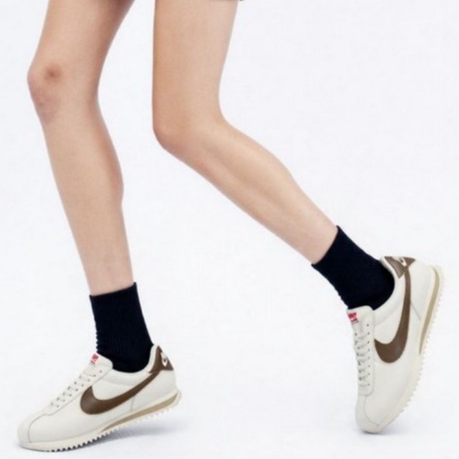 [국내 백화점]나이키 우먼 여성 코르테즈 + 사은품 신발끈 세트 141,880원