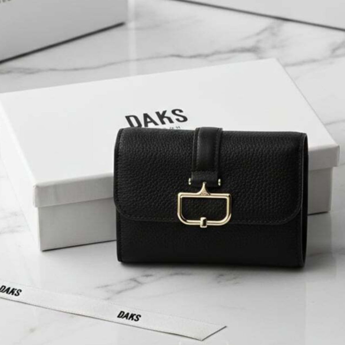 [국내백화점]  닥스 여성 버크백 샬롯 블랙 D장식 소가죽 반지갑 선물 185,640원