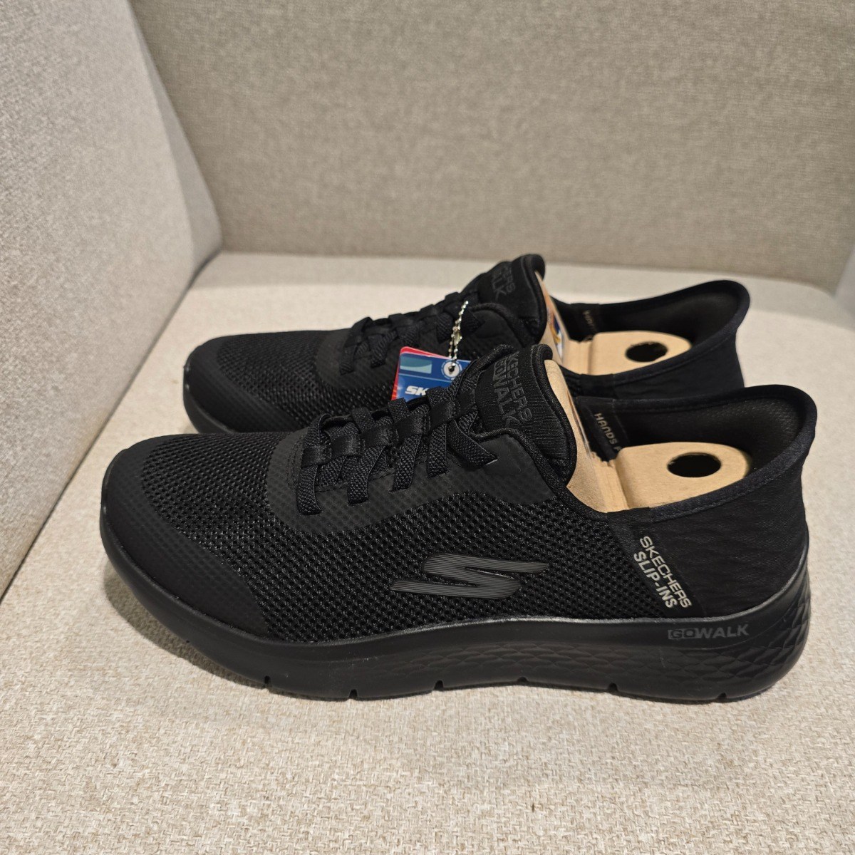 스케쳐스 남성 고워크 플렉스 남성 운동화 엑스트라 와이드핏 발편한 워킹화 115,000원